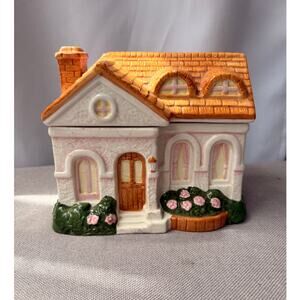 RR ROMAN MADE IN TAIWAN ITEM NO 705137 CERAMIC HOUSE